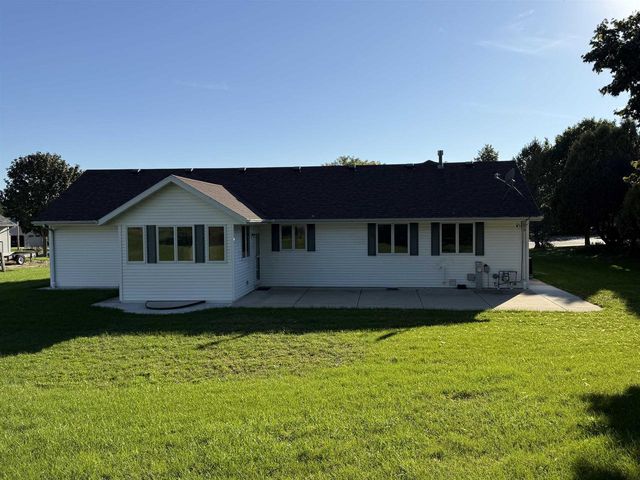 1204 Navaho Court, Fort Atkinson, WI 53538
