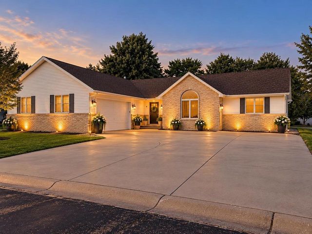 1204 Navaho Court, Fort Atkinson, WI 53538