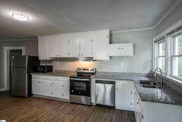 190 North Street Extension, Wellford, SC 29385