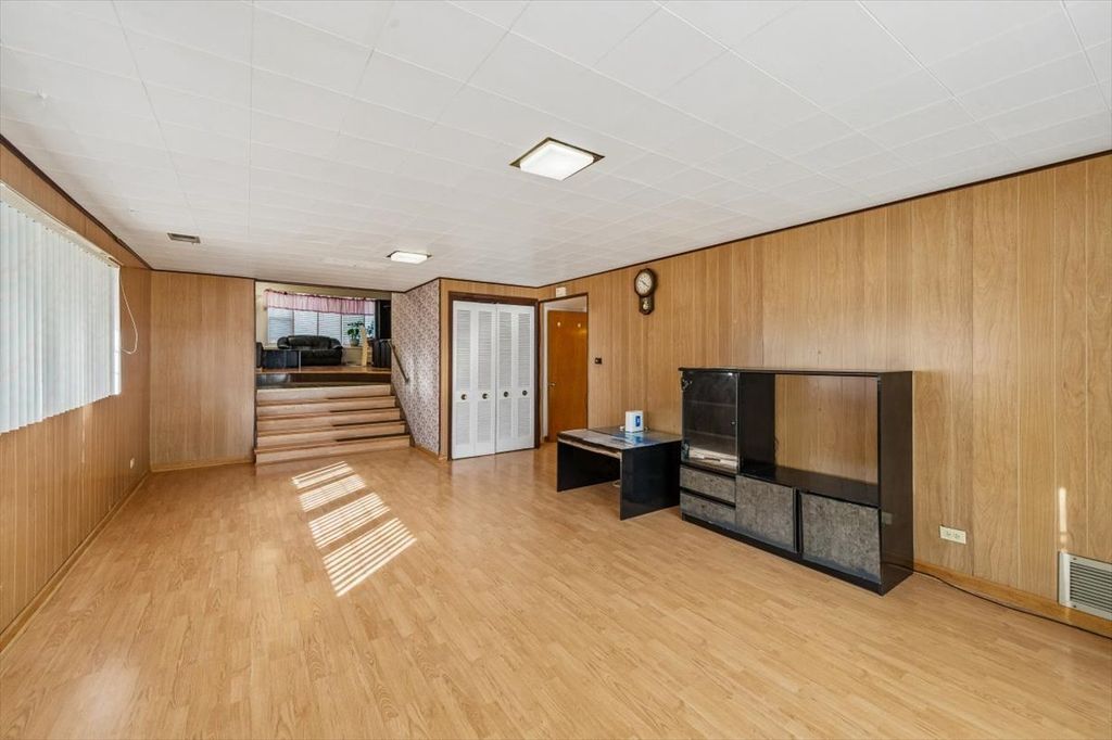 8941 Moody Avenue, Morton Grove, IL 60053 — photo 3