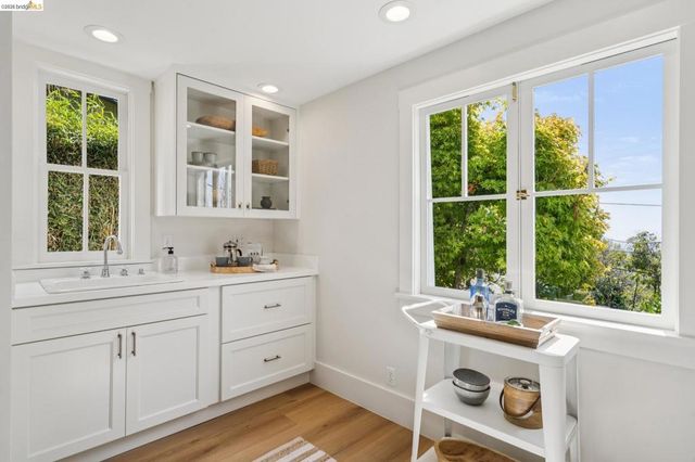 150 Scenic Ave, Piedmont, CA 94611