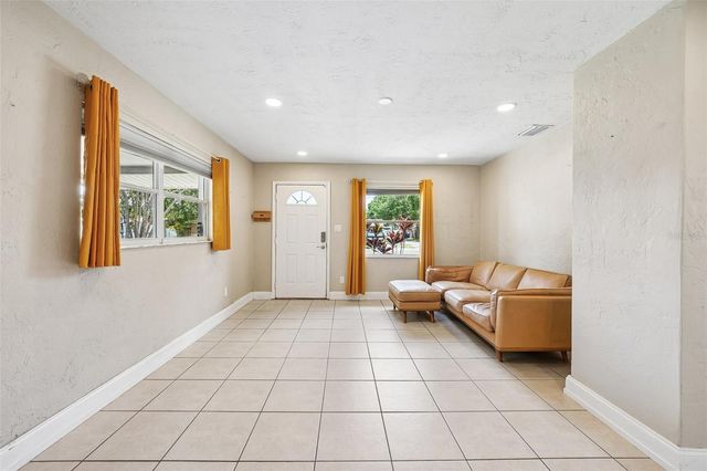 1547 56TH AVENUE N, St Petersburg, FL 33703