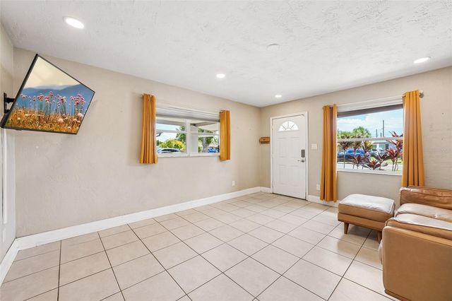 1547 56TH AVENUE N, St Petersburg, FL 33703