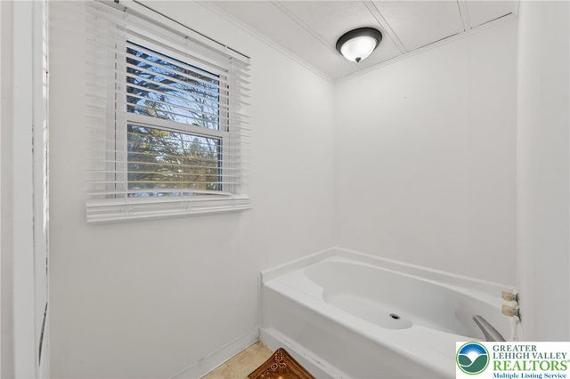 1012 Spruce Lane, Upper Macungie Twp, PA 18031