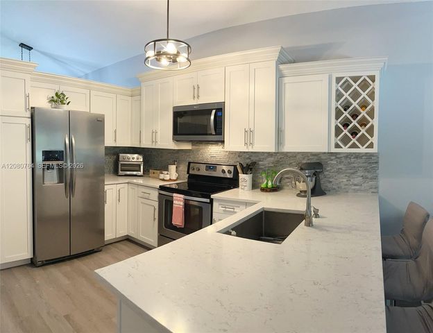 6384 Lansdowne Circle, Boynton Beach, FL 33472