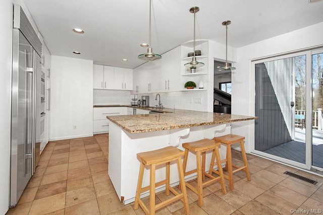 25 Longview Lane, Chappaqua, NY 10514