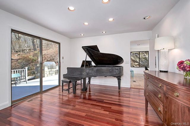 25 Longview Lane, Chappaqua, NY 10514