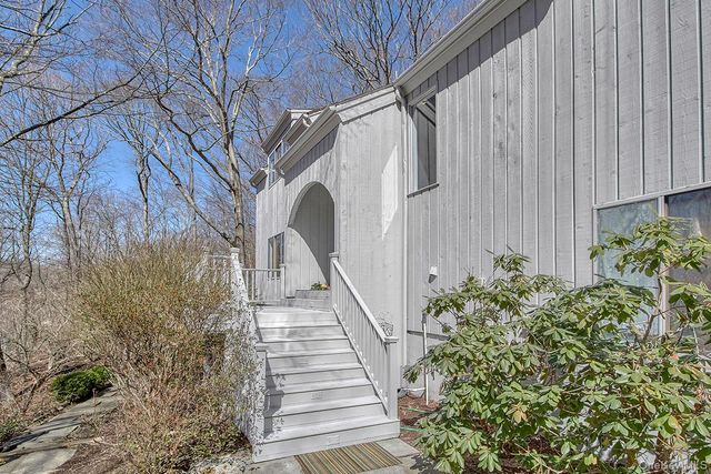 25 Longview Lane, Chappaqua, NY 10514