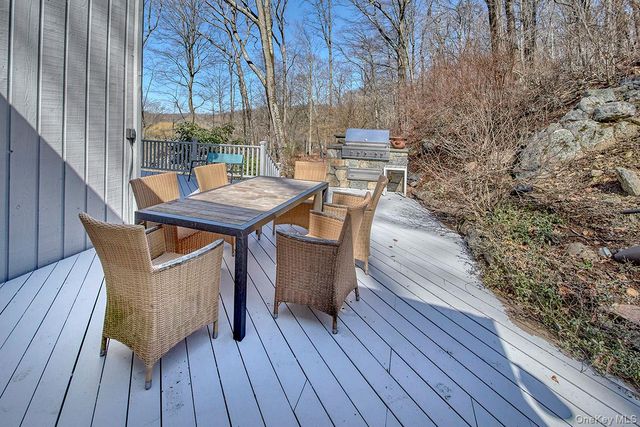 25 Longview Lane, Chappaqua, NY 10514