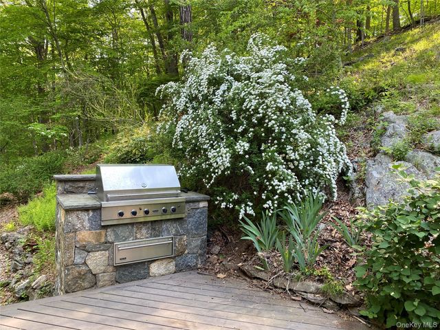 25 Longview Lane, Chappaqua, NY 10514