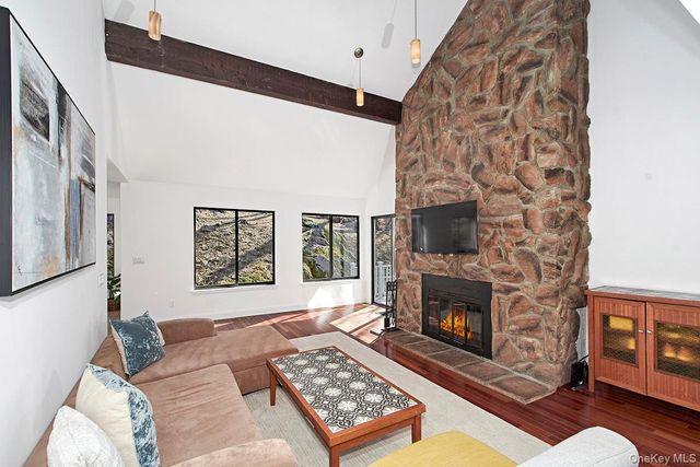 25 Longview Lane, Chappaqua, NY 10514