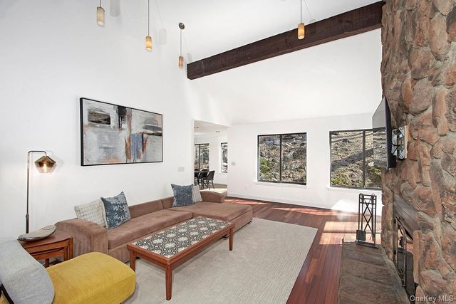 25 Longview Lane, Chappaqua, NY 10514