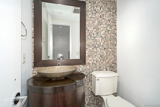 25 Longview Lane, Chappaqua, NY 10514