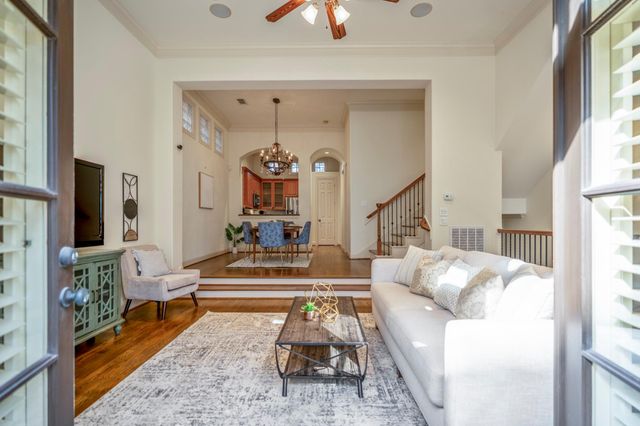 5035 La Branch Street, Houston, TX 77004