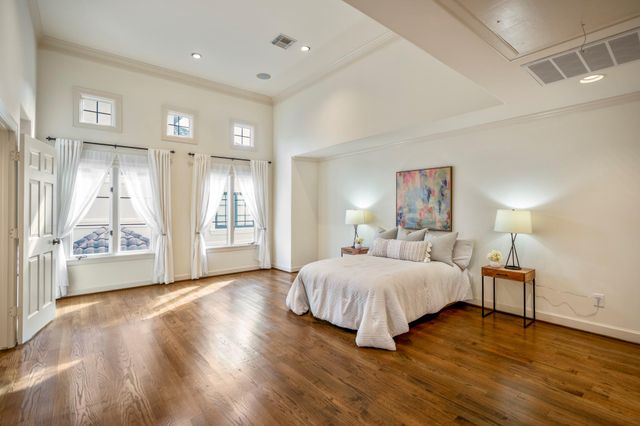 5035 La Branch Street, Houston, TX 77004