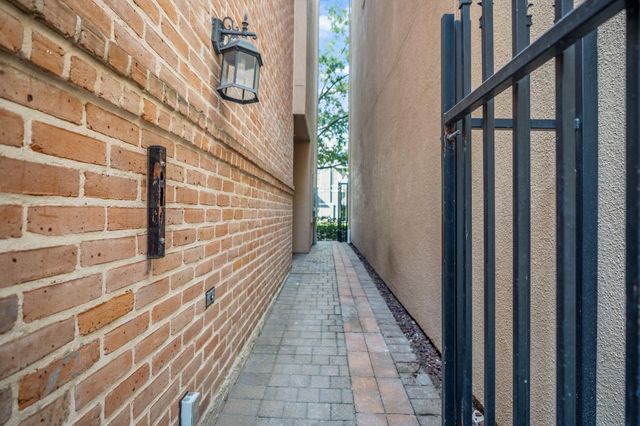 5035 La Branch Street, Houston, TX 77004