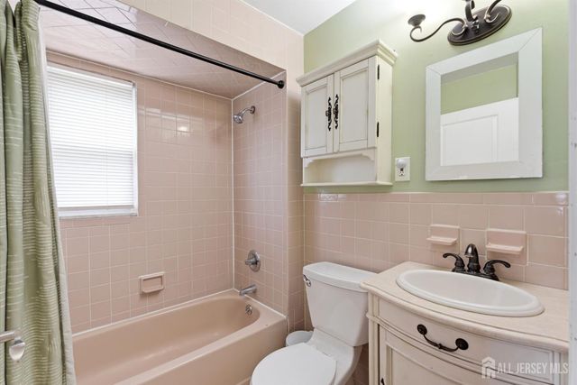 218 Schillaci Lane, South Plainfield, NJ 070