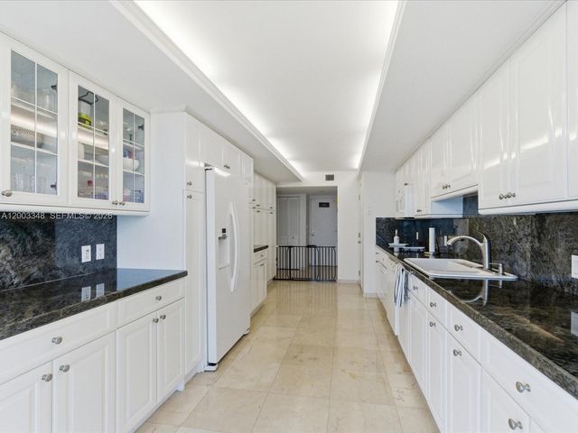 600 Grapetree Dr 10BN, Key Biscayne, FL 33149