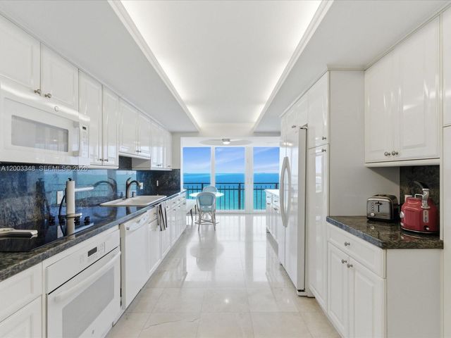 600 Grapetree Dr 10BN, Key Biscayne, FL 33149