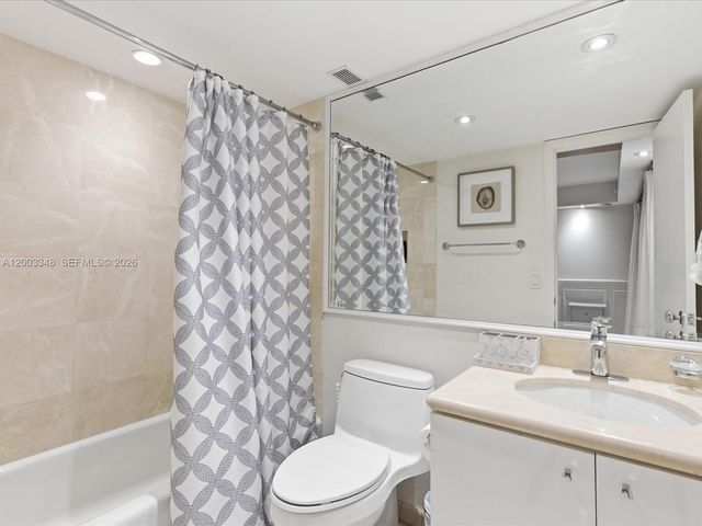 600 Grapetree Dr 10BN, Key Biscayne, FL 33149