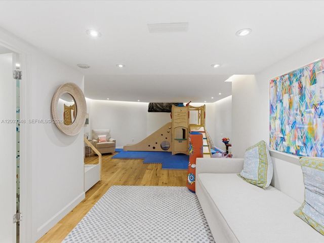 600 Grapetree Dr 10BN, Key Biscayne, FL 33149