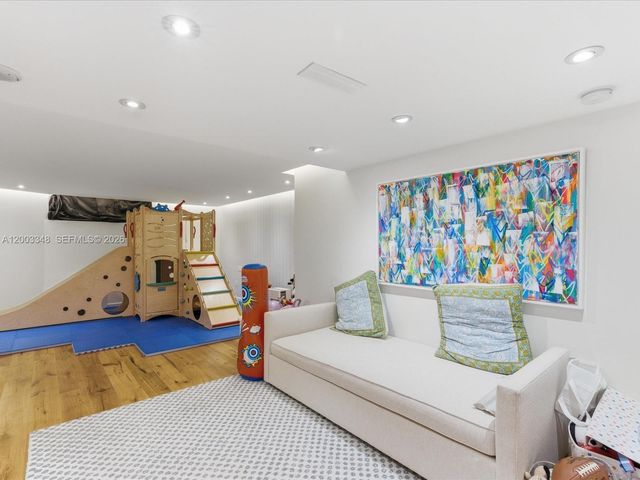 600 Grapetree Dr 10BN, Key Biscayne, FL 33149