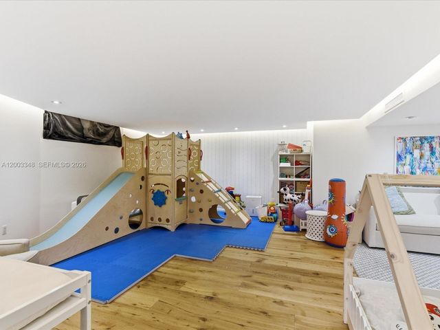 600 Grapetree Dr 10BN, Key Biscayne, FL 33149