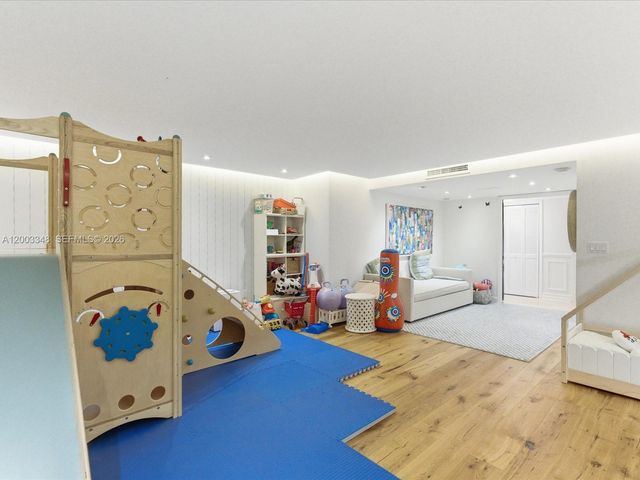 600 Grapetree Dr 10BN, Key Biscayne, FL 33149