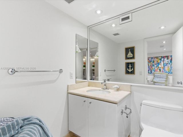 600 Grapetree Dr 10BN, Key Biscayne, FL 33149