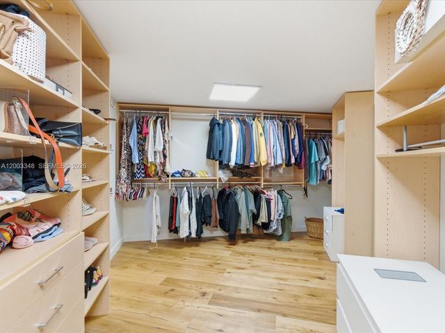 600 Grapetree Dr 10BN, Key Biscayne, FL 33149