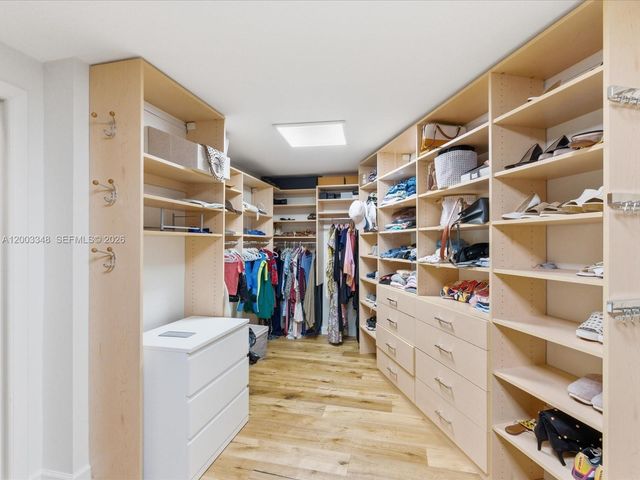 600 Grapetree Dr 10BN, Key Biscayne, FL 33149