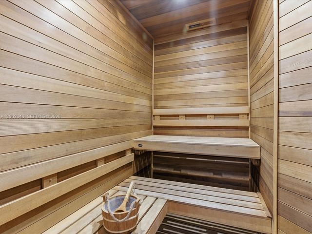 600 Grapetree Dr 10BN, Key Biscayne, FL 33149