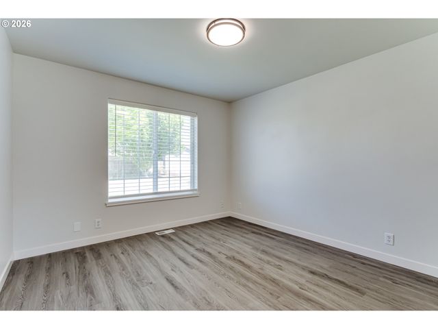 6084 ROMBAUER Rd, Eugene, OR 97402