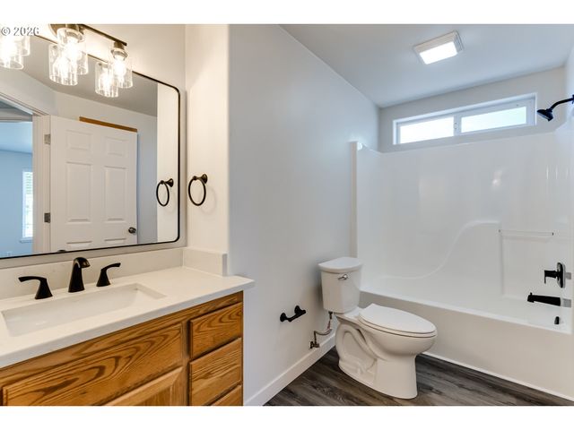 6084 ROMBAUER Rd, Eugene, OR 97402