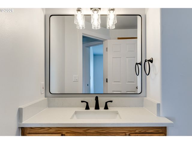 6084 ROMBAUER Rd, Eugene, OR 97402