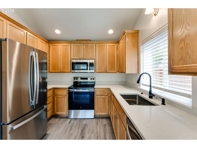 6084 ROMBAUER Rd, Eugene, OR 97402