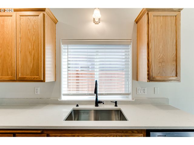 6084 ROMBAUER Rd, Eugene, OR 97402