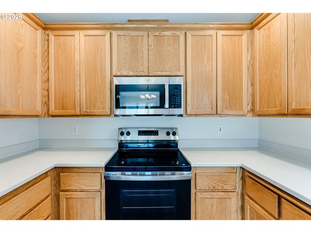 6084 ROMBAUER Rd, Eugene, OR 97402