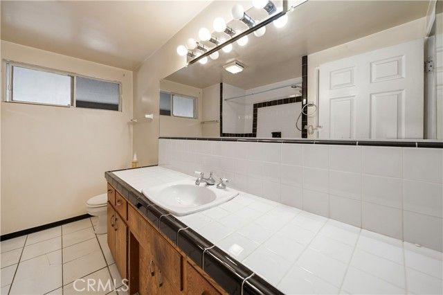 5034 W 140th St, Hawthorne, CA 90250