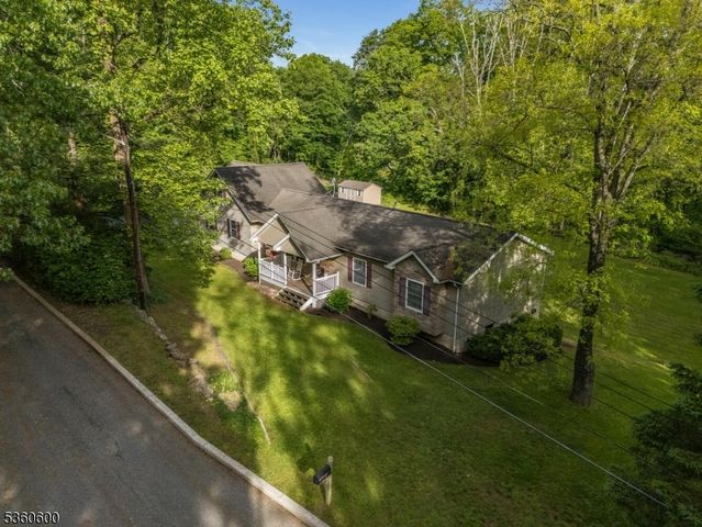 17 Glenn Ave, Glen Gardner Boro, NJ 08826