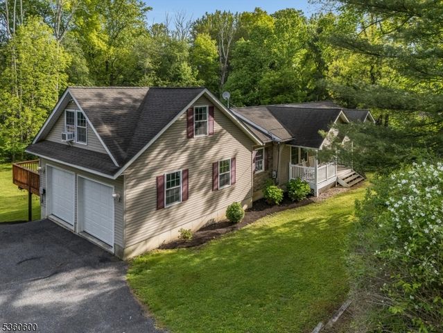 17 Glenn Ave, Glen Gardner Boro, NJ 08826