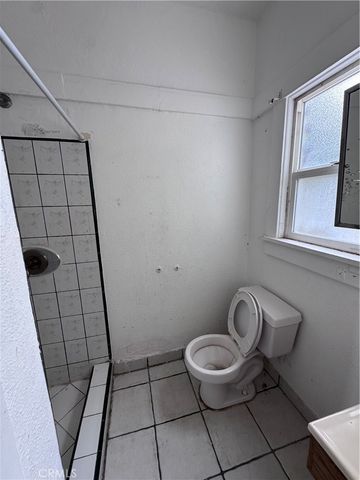 1467 W Vernon, Los Angeles, CA 90062