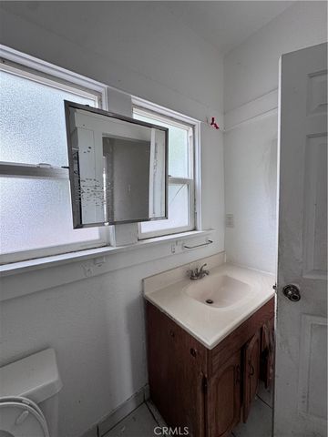 1467 W Vernon, Los Angeles, CA 90062