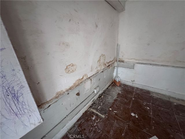 1467 W Vernon, Los Angeles, CA 90062