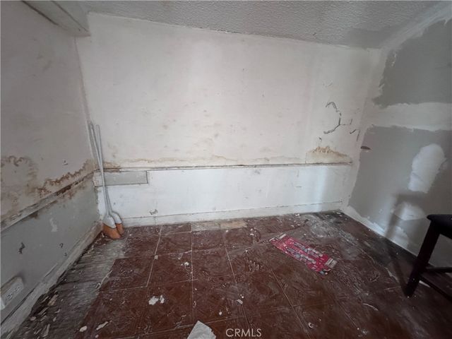 1467 W Vernon, Los Angeles, CA 90062