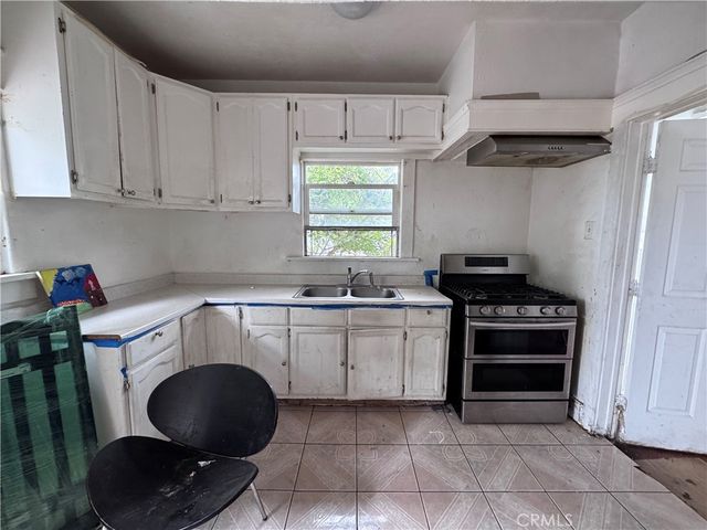 1467 W Vernon, Los Angeles, CA 90062
