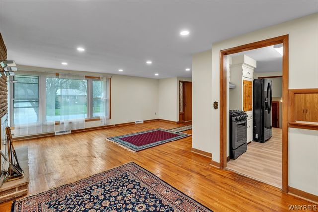 300 Oakwood Drive, Amherst, NY 14221