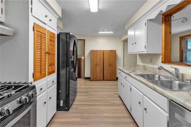 300 Oakwood Drive, Amherst, NY 14221