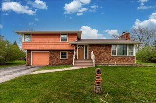 300 Oakwood Drive, Amherst, NY 14221