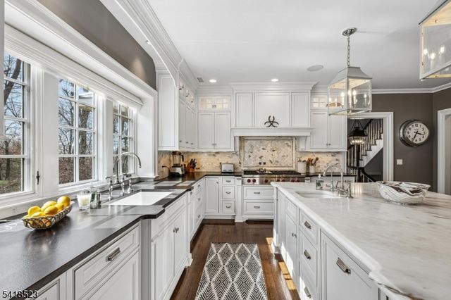 30 Robert Dr, Millburn Twp., NJ 07078